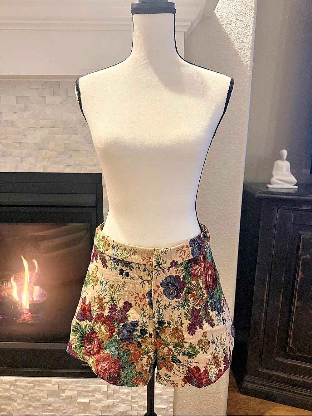 Commense Floral Print Belted Casual Shorts High-Waist Shorts Beige & Multicolor